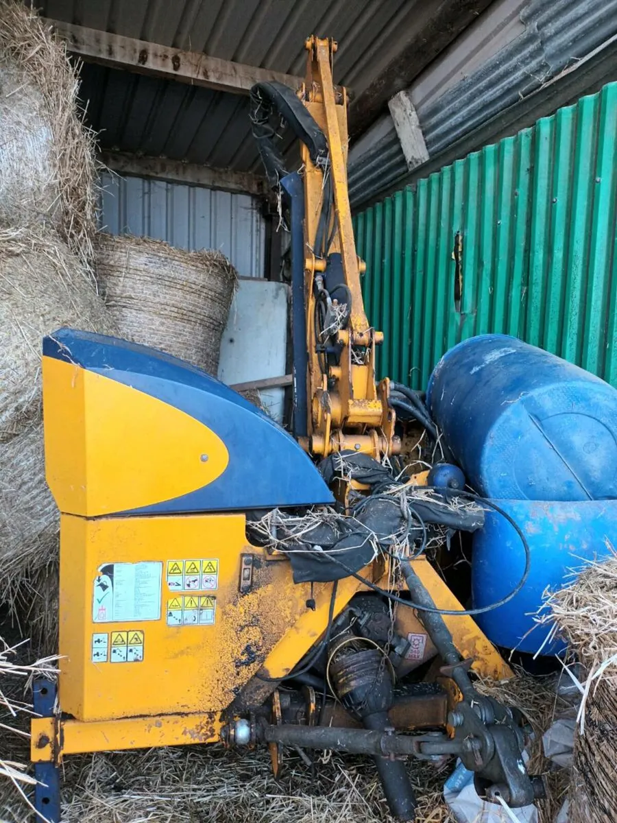 Hedge cutter - Image 1