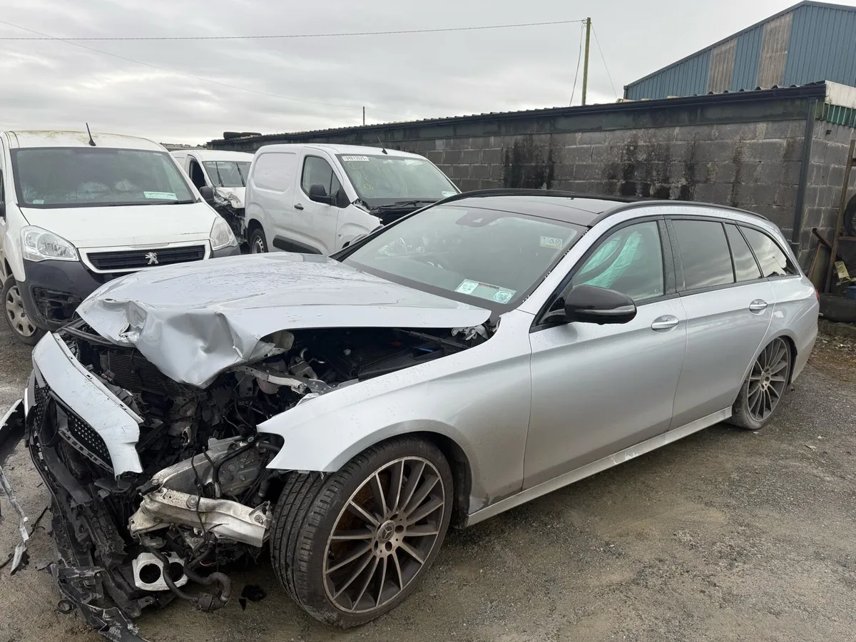 22 E-class Mercedes - Image 1