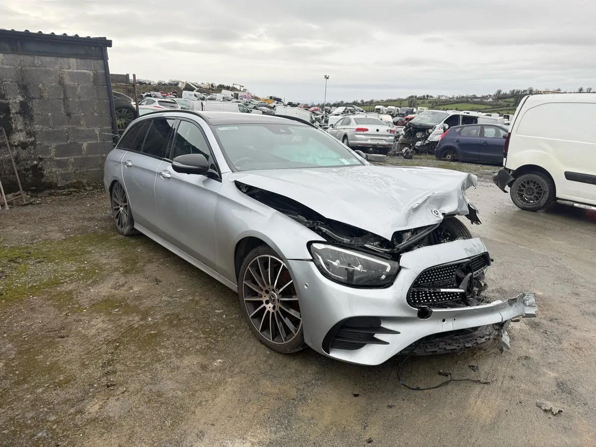 22 E-class Mercedes - Image 2