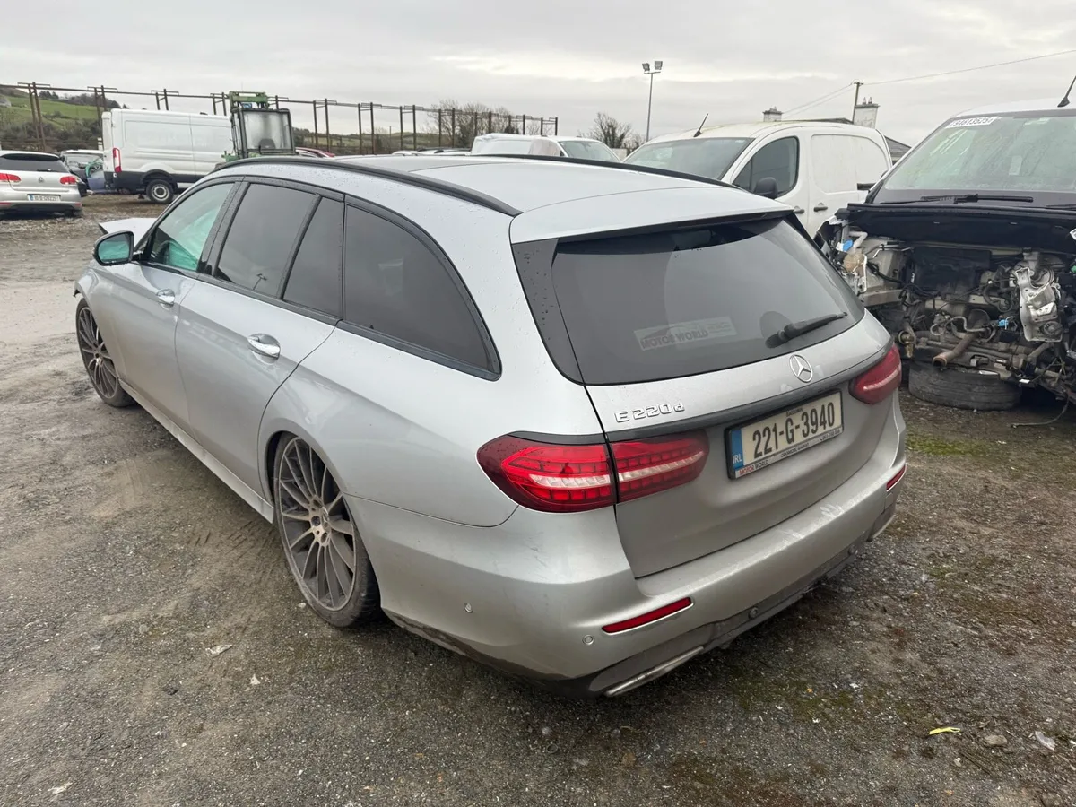 22 E-class Mercedes - Image 3