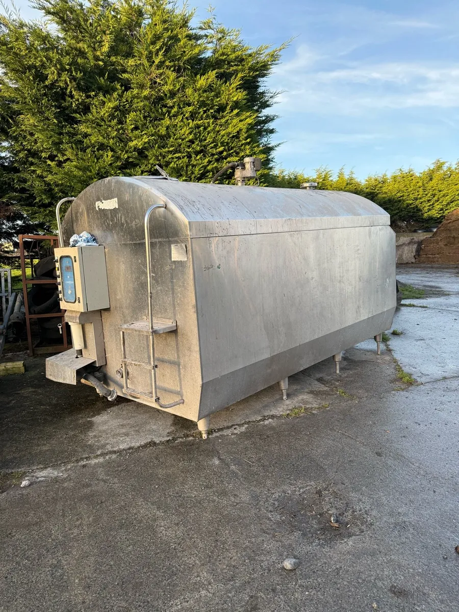 Two 6000l milk tank - Image 1