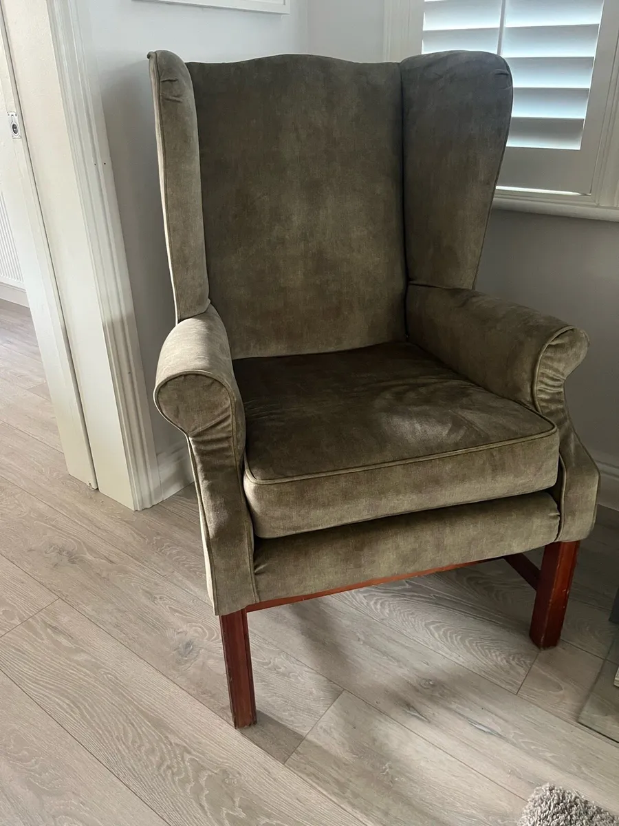 2 x QUEEN ANNES - Image 1