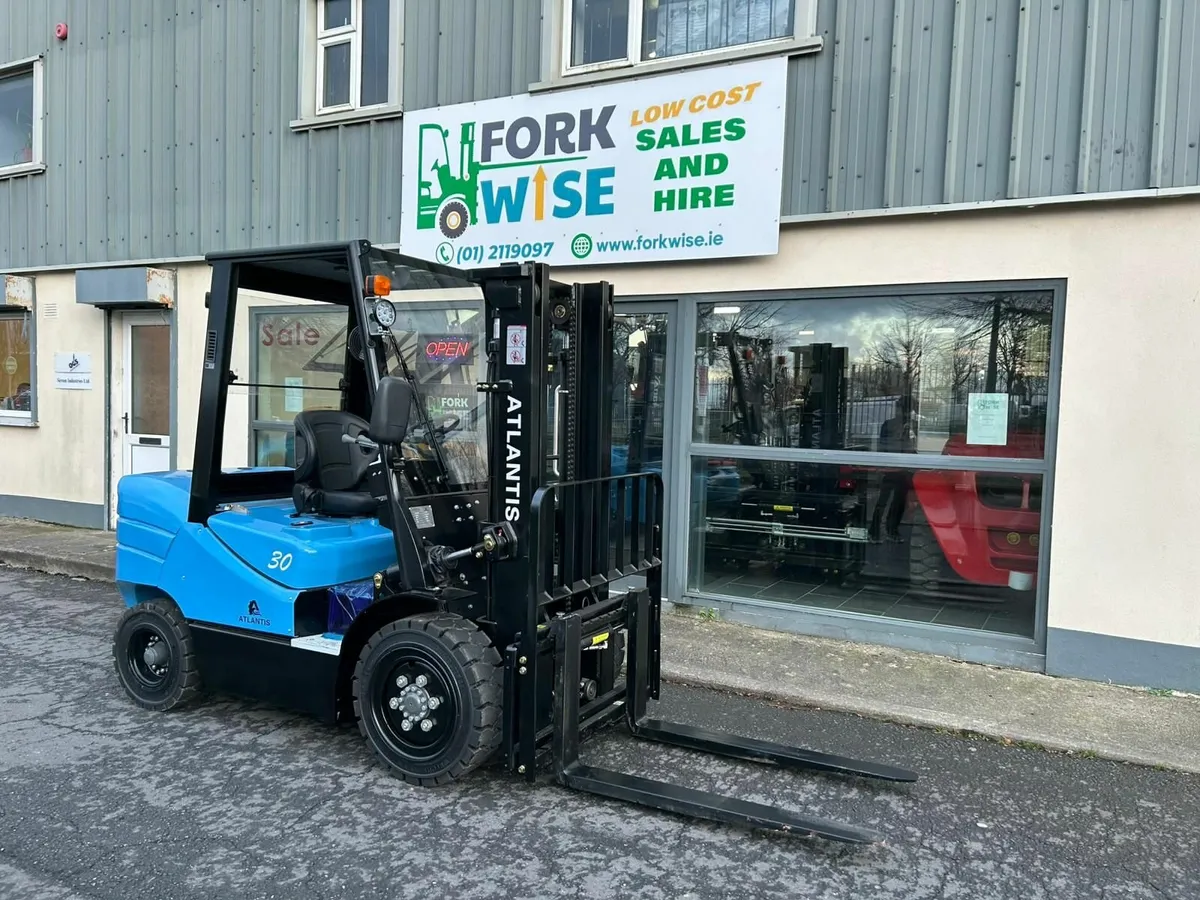Atlantis 3 Ton Diesel Forklift, with half cab - Image 1