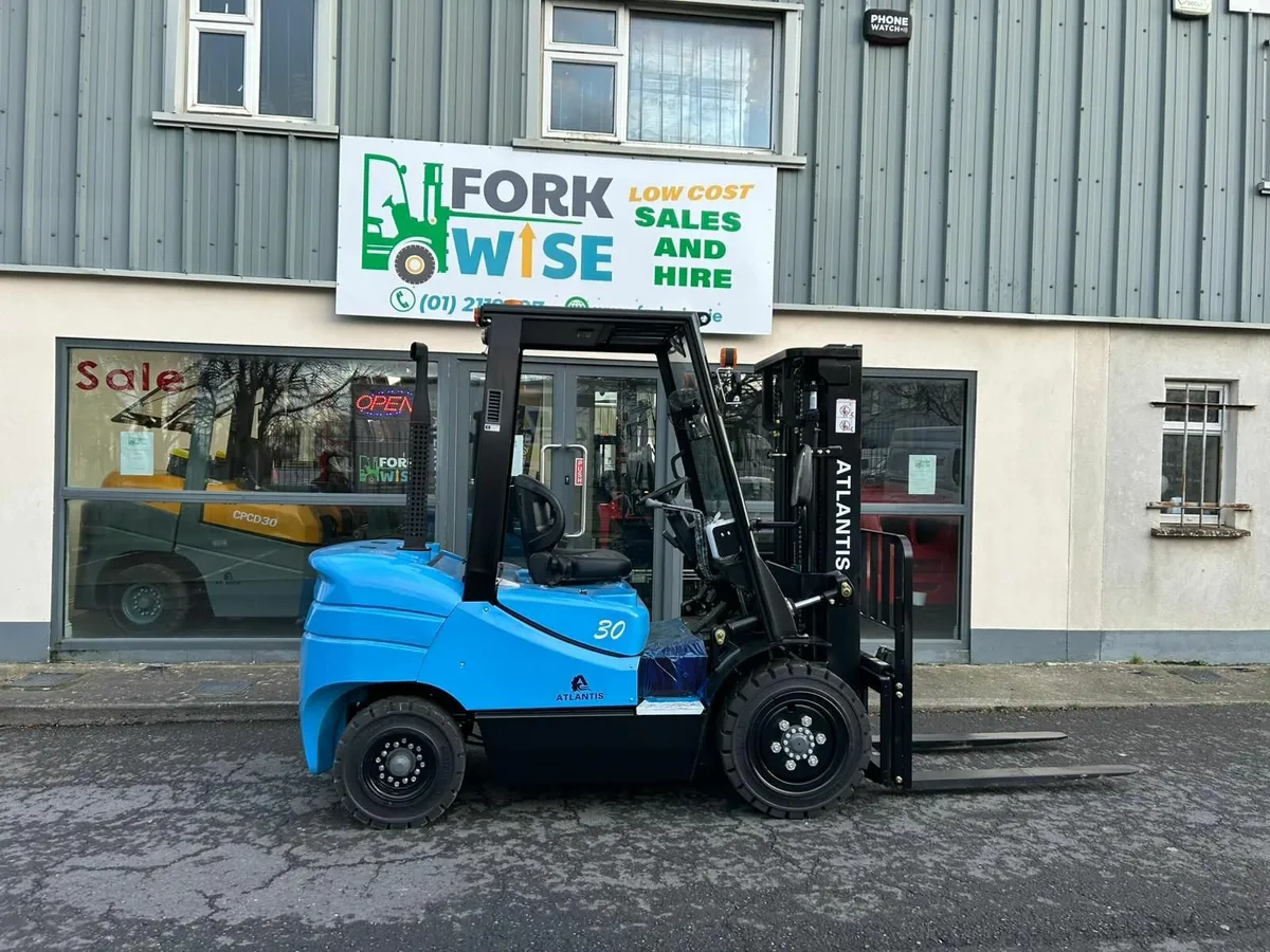 Atlantis 3 Ton Diesel Forklift, with half cab - Image 2