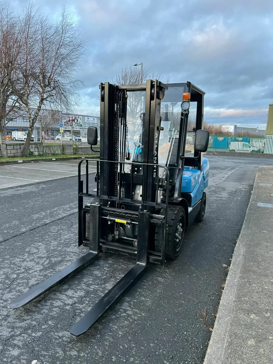 Atlantis 3 Ton Diesel Forklift, with half cab - Image 3