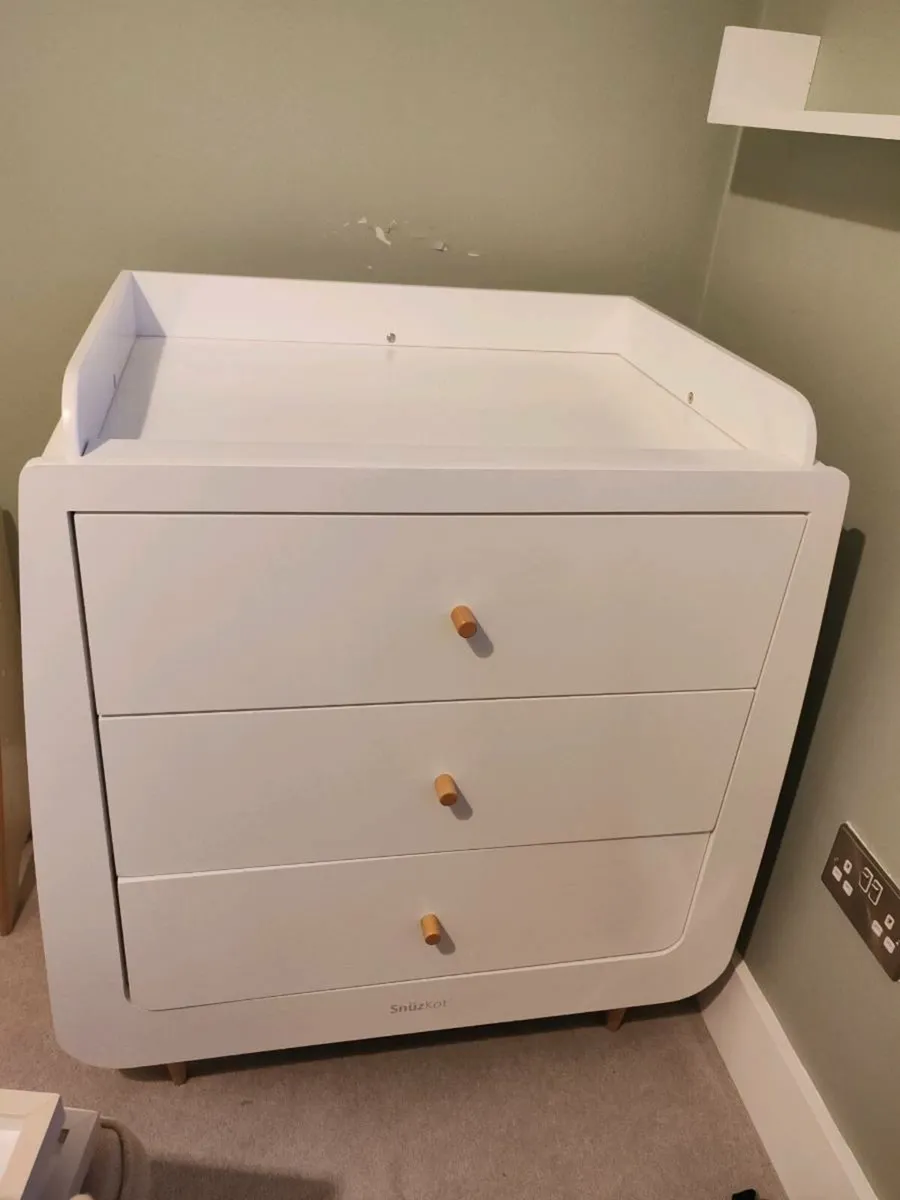 Snuzcot Changing Table & Chest of Drawers