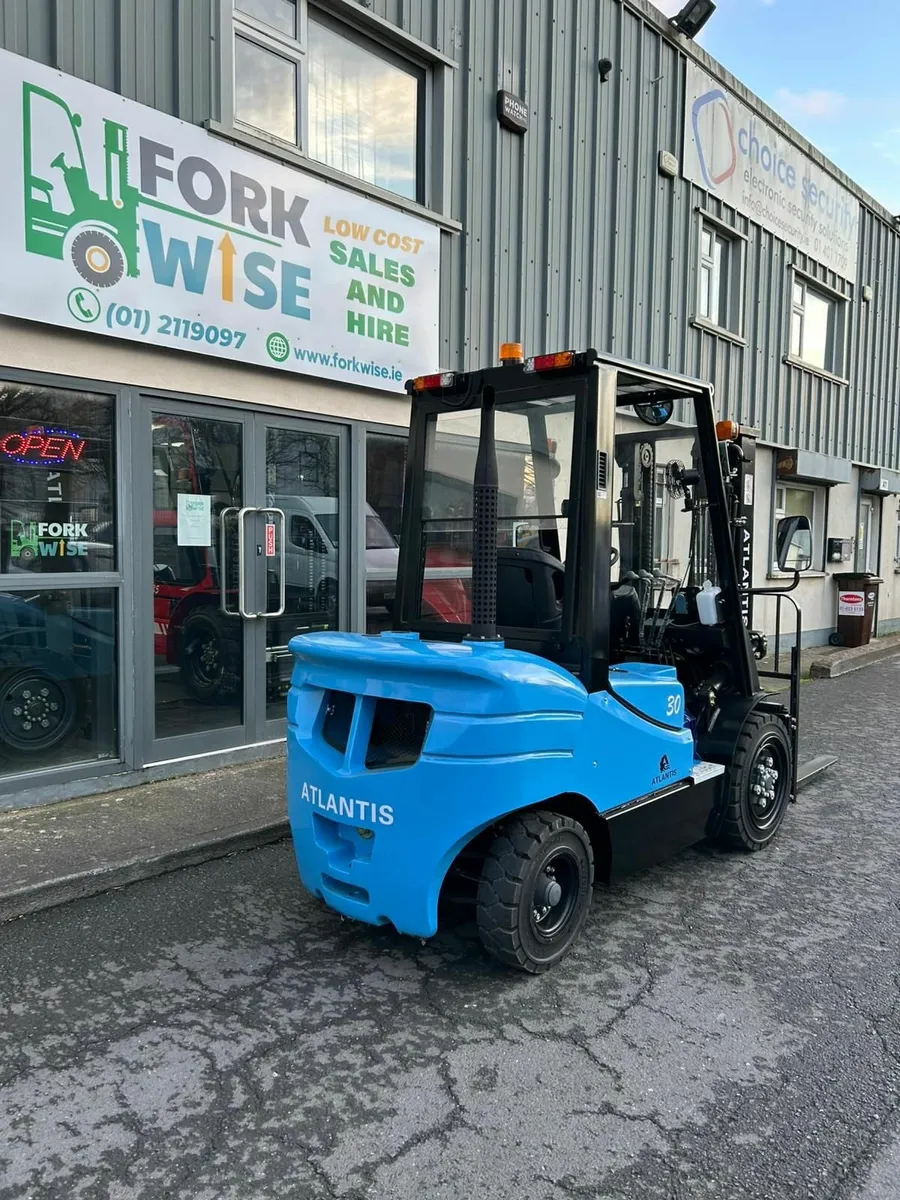 Atlantis 3 Ton Diesel Forklift, with half cab - Image 4