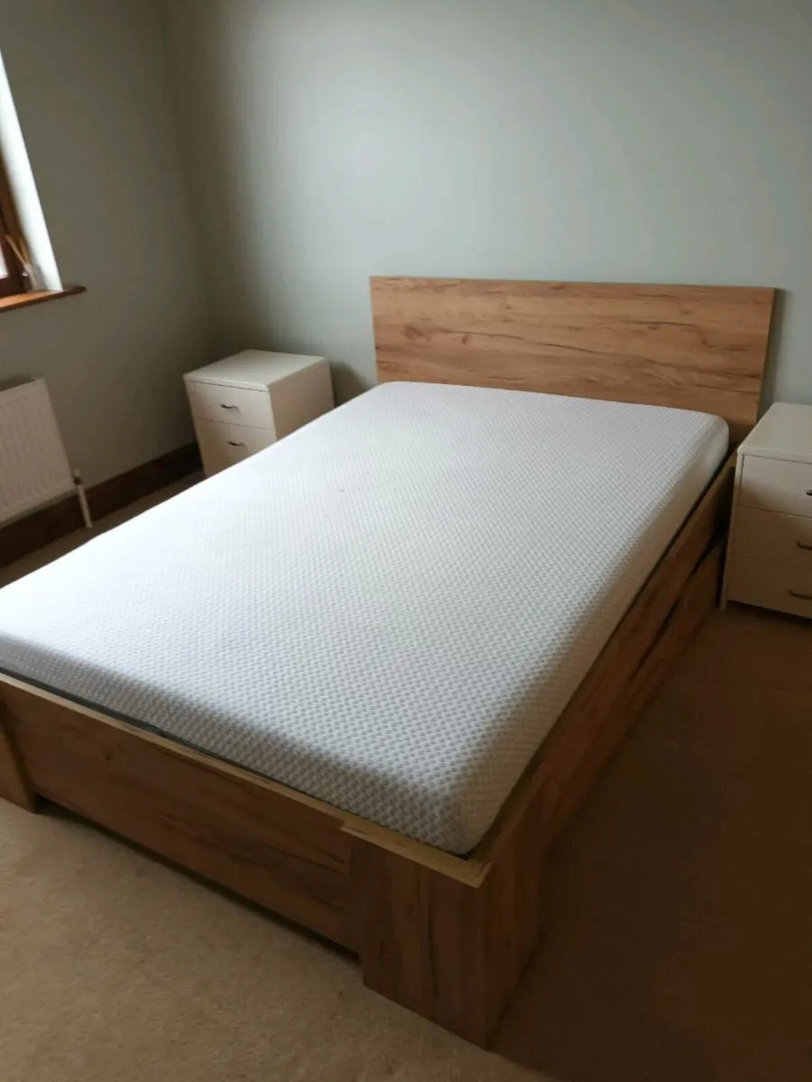 Double Bed - Image 2