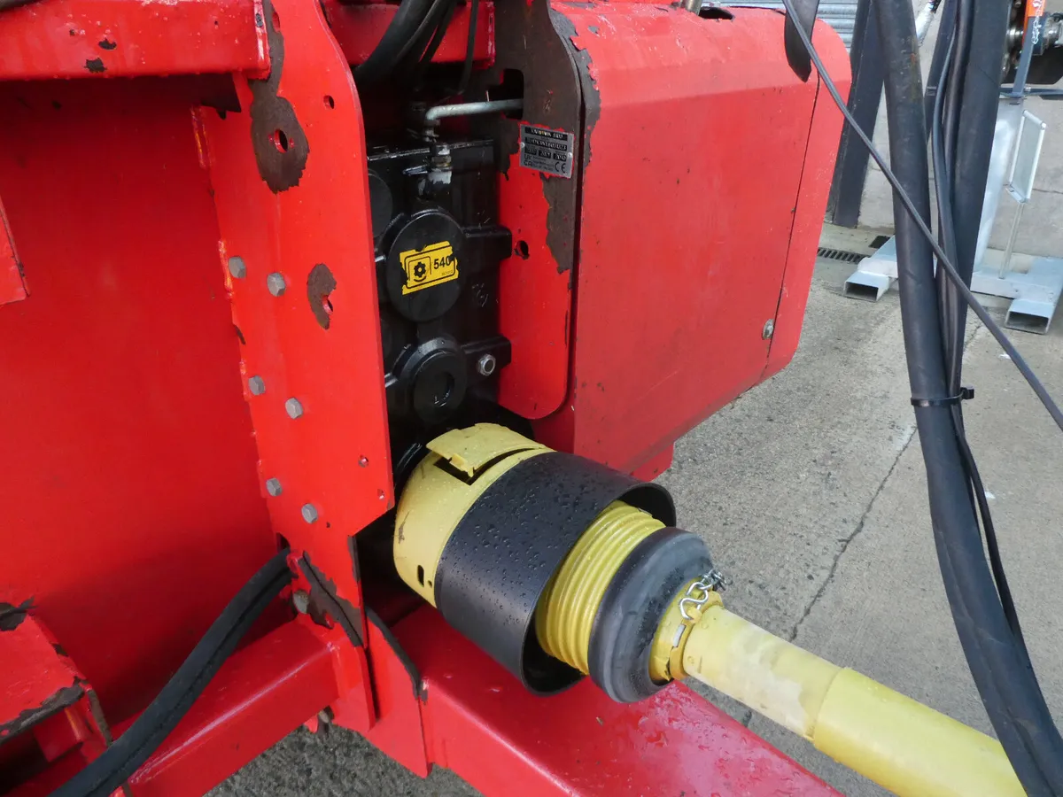 Teagle 8100  Straw Bedder - Image 3