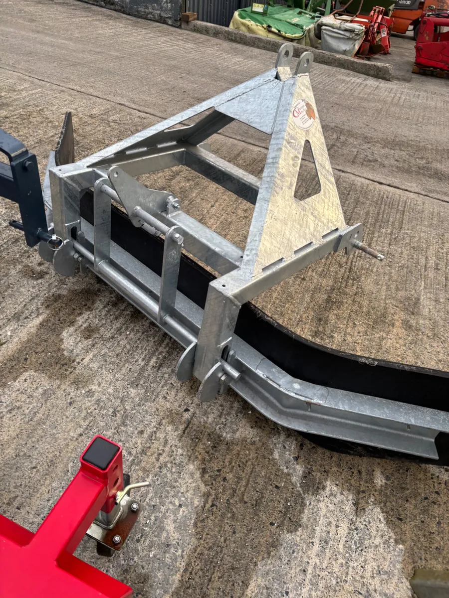 GALVANISED NUGENT YARD SCRAPPER - Image 2