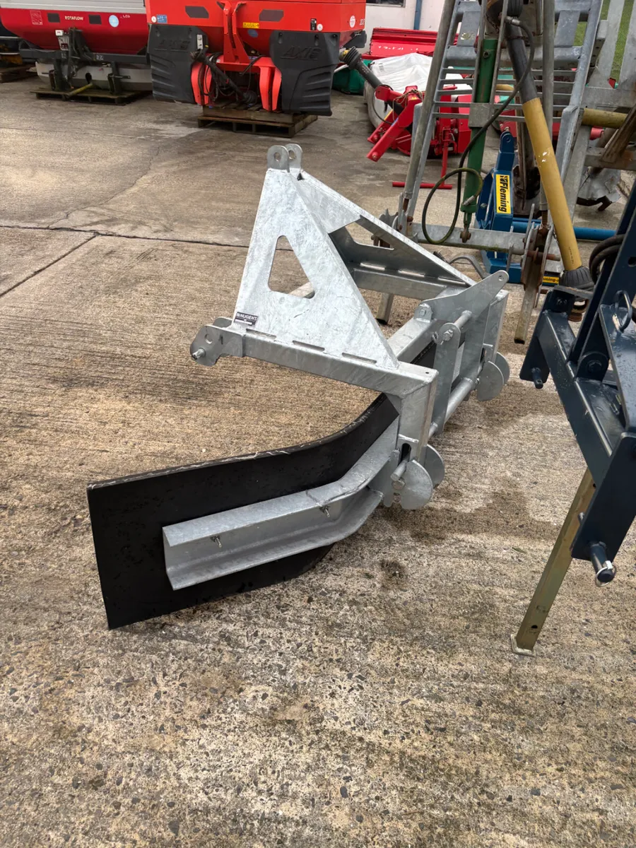 GALVANISED NUGENT YARD SCRAPPER - Image 1