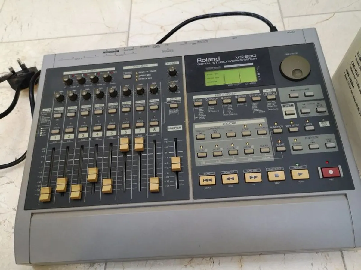 Roland VS-880 Digital Workstation with CD System - Image 3