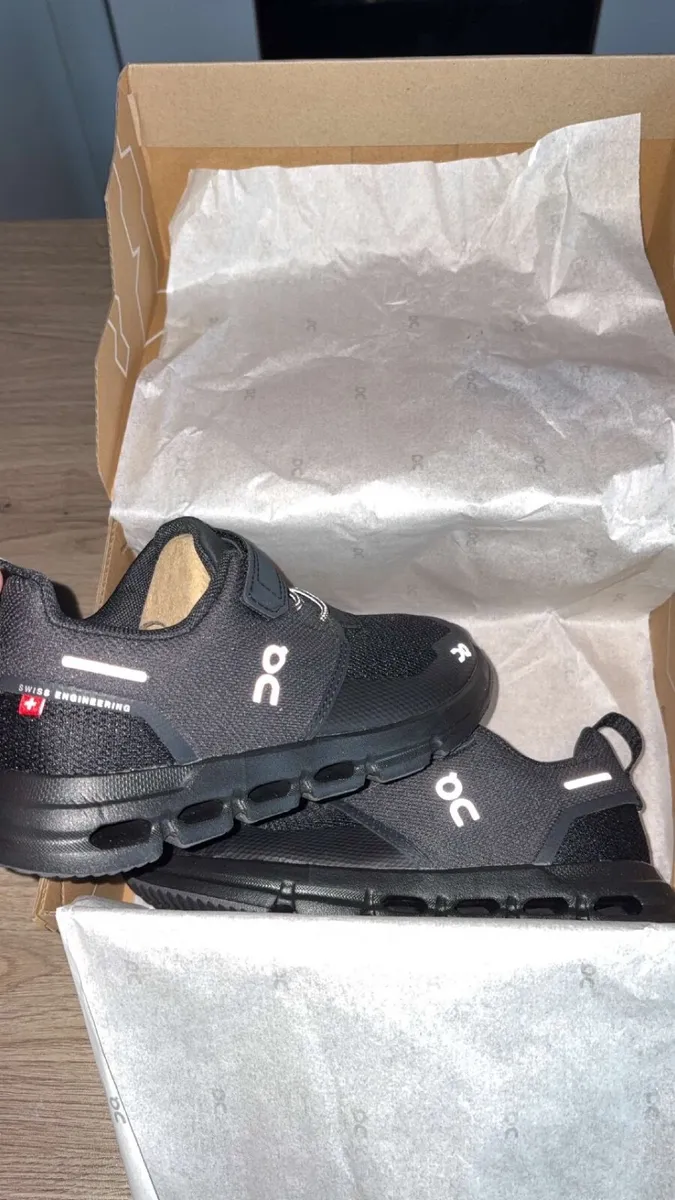 Brand new Kids on cloud shoes size uk 12 - Image 2