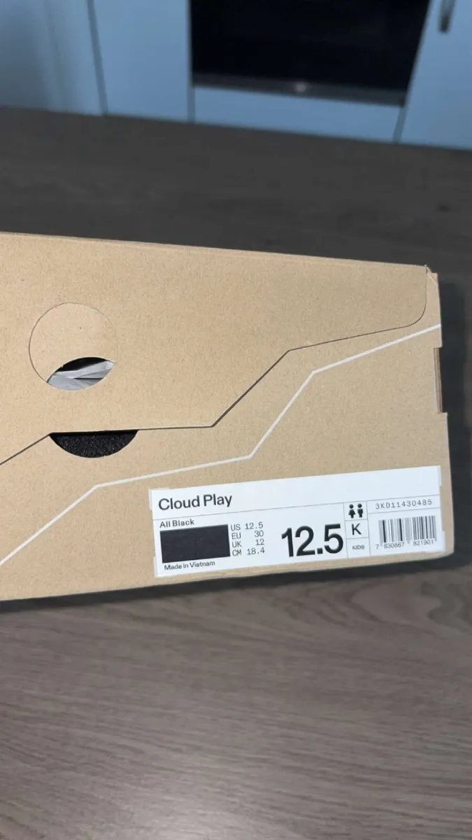 Brand new Kids on cloud shoes size uk 12 - Image 4