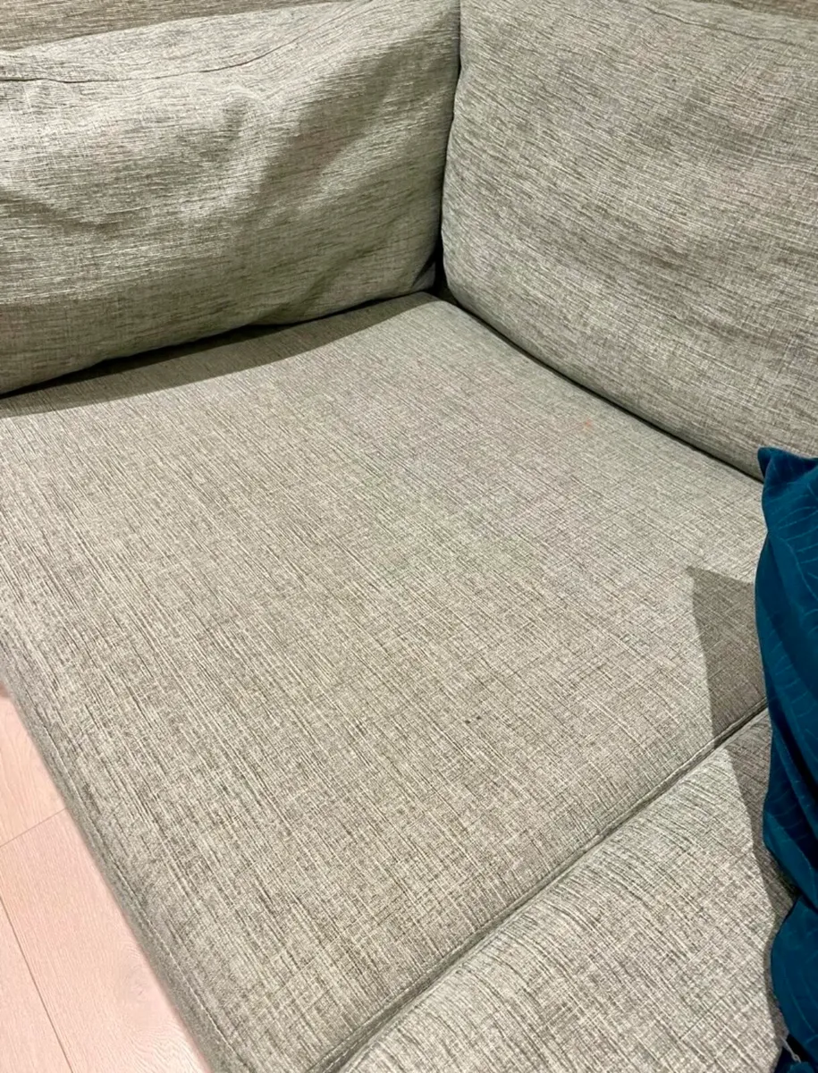 3 Seater and 2 Seater Sofa’s / Suite - Image 4