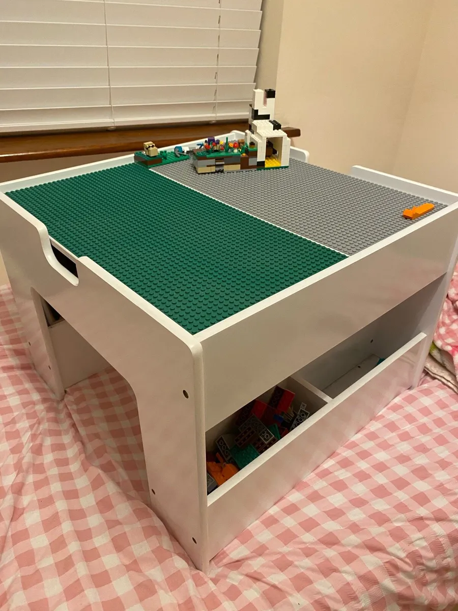 Lego table - Image 1