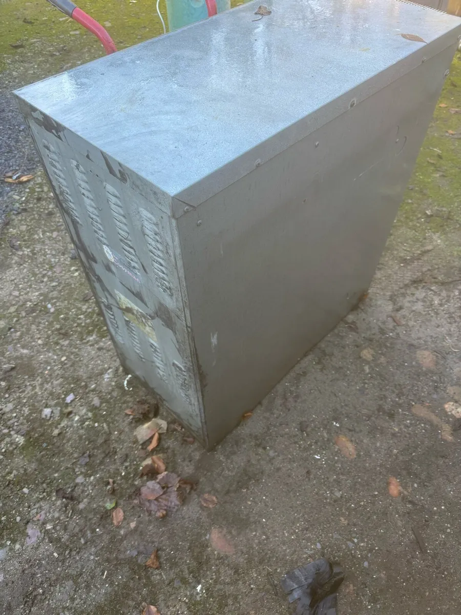 Outdoor oil boiler 90k btu - Image 1