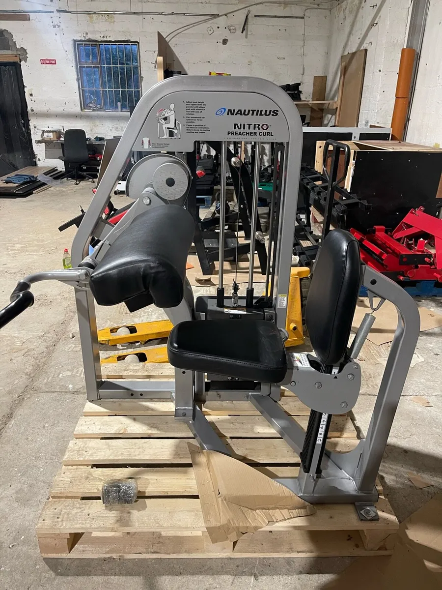Nautilus Nitro Preacher Curl - Image 2