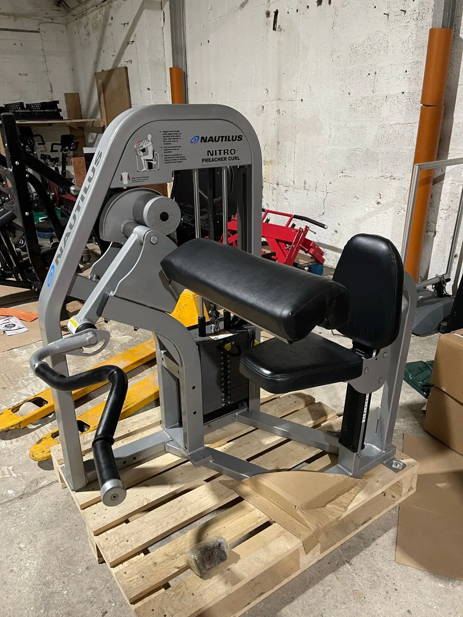 Nautilus Nitro Preacher Curl - Image 1