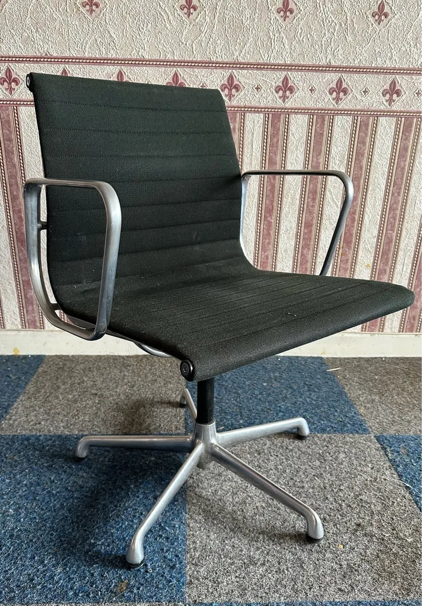 Office chair by Charles Eames - Image 1