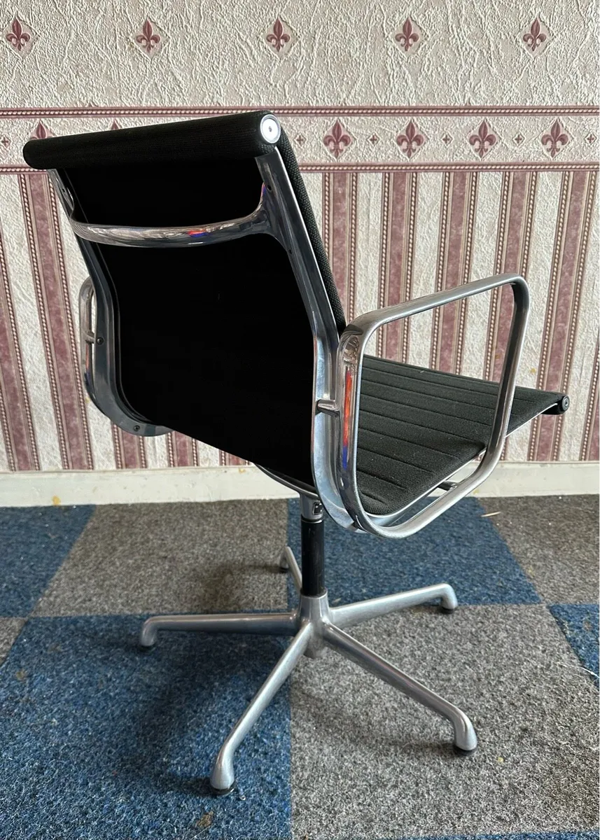 Office chair by Charles Eames - Image 2