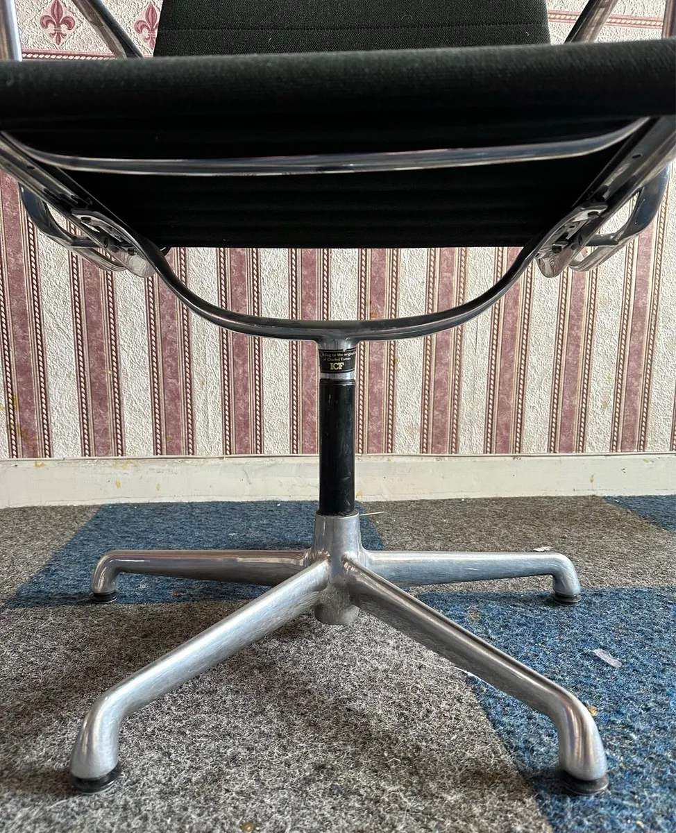 Office chair by Charles Eames - Image 3