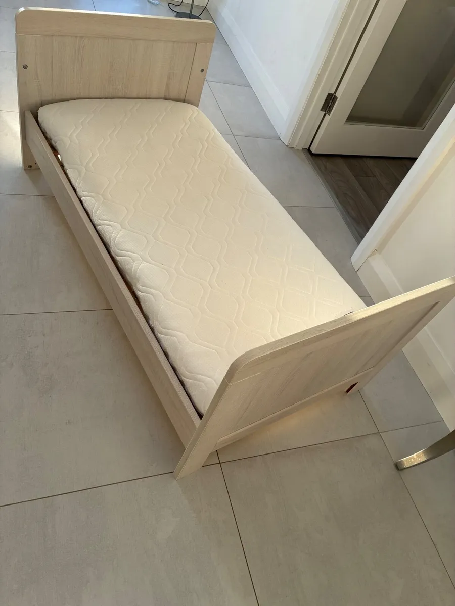 Mamas and Papas Cotbed - Image 3