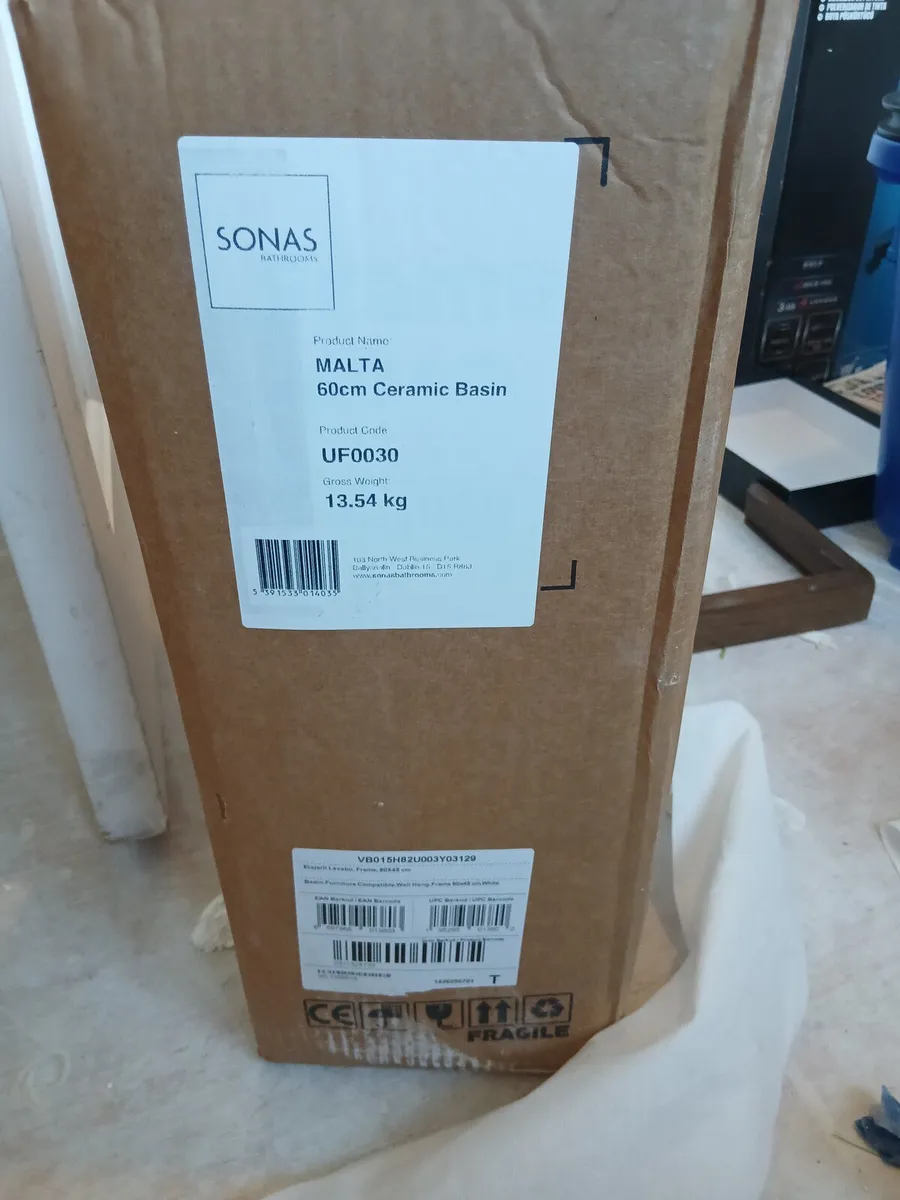 Shower panel, toilet pan, basin - Image 1