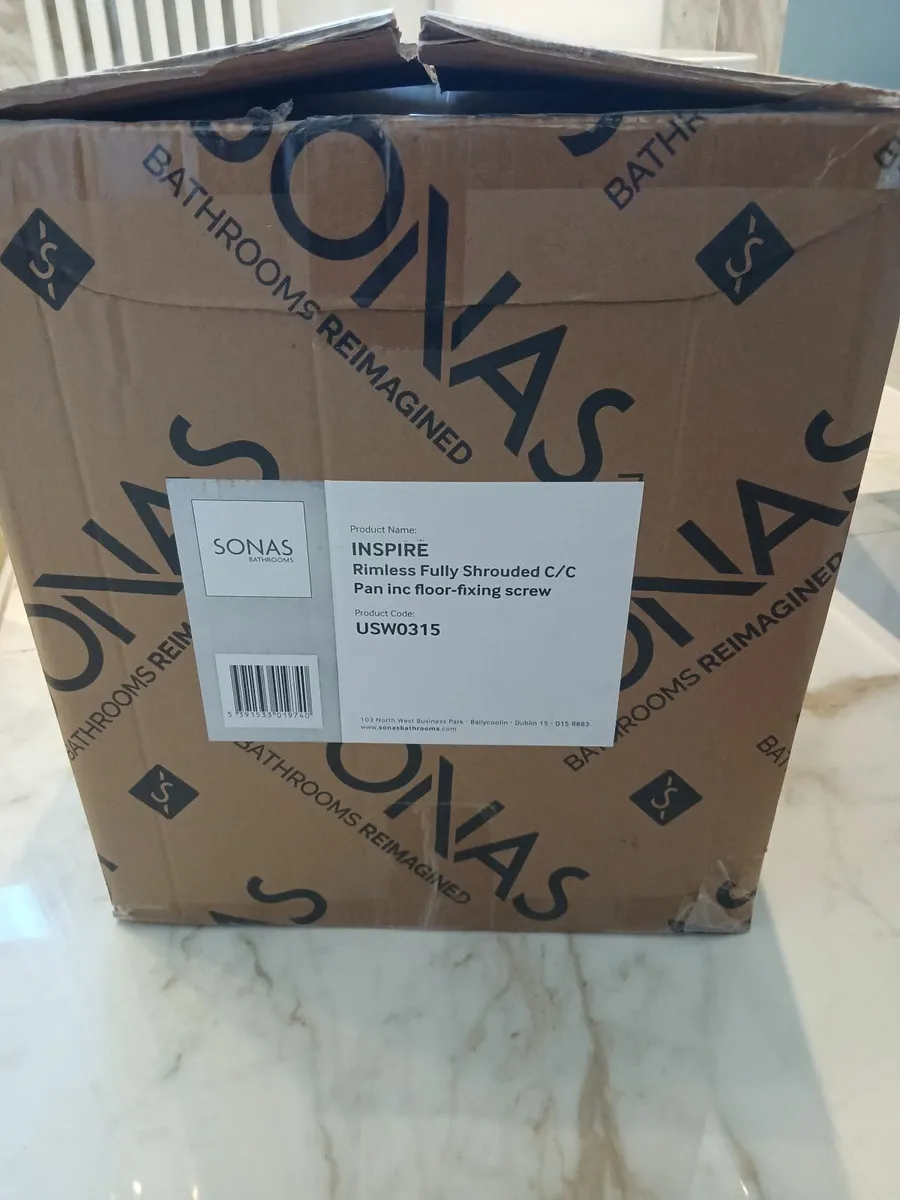 Shower panel, toilet pan, basin - Image 2