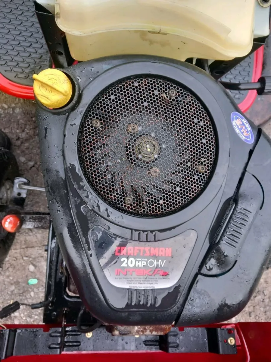 20 horsepower o.h.v briggs and Stratton engine - Image 1