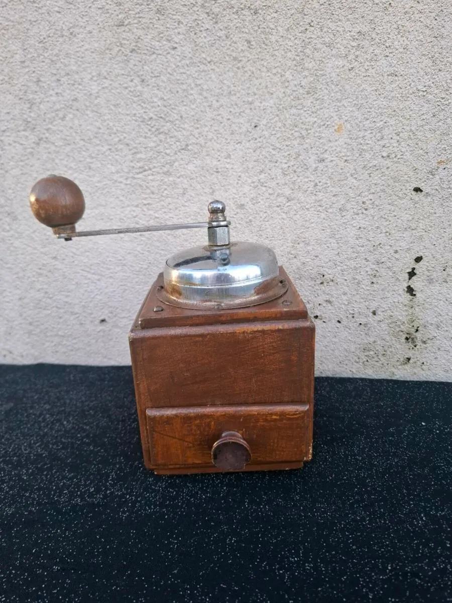Old vintage coffee grinder postage possible - Image 2