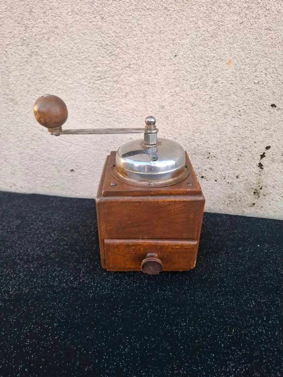 Old vintage coffee grinder postage possible - Image 1