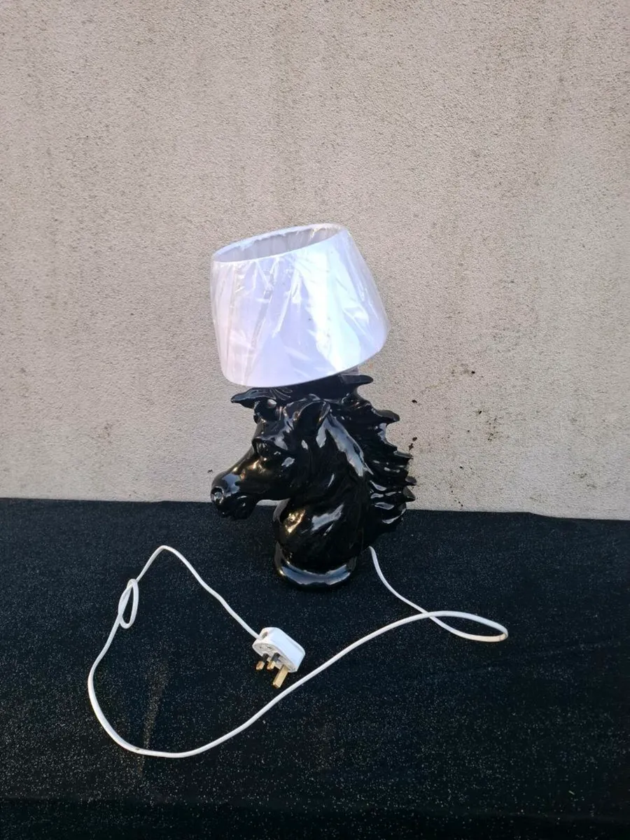 Black horse table lamp