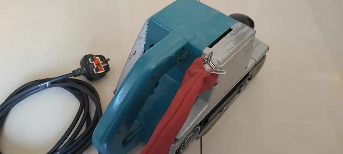 Makita 9401 Belt Sander 240v - Image 4