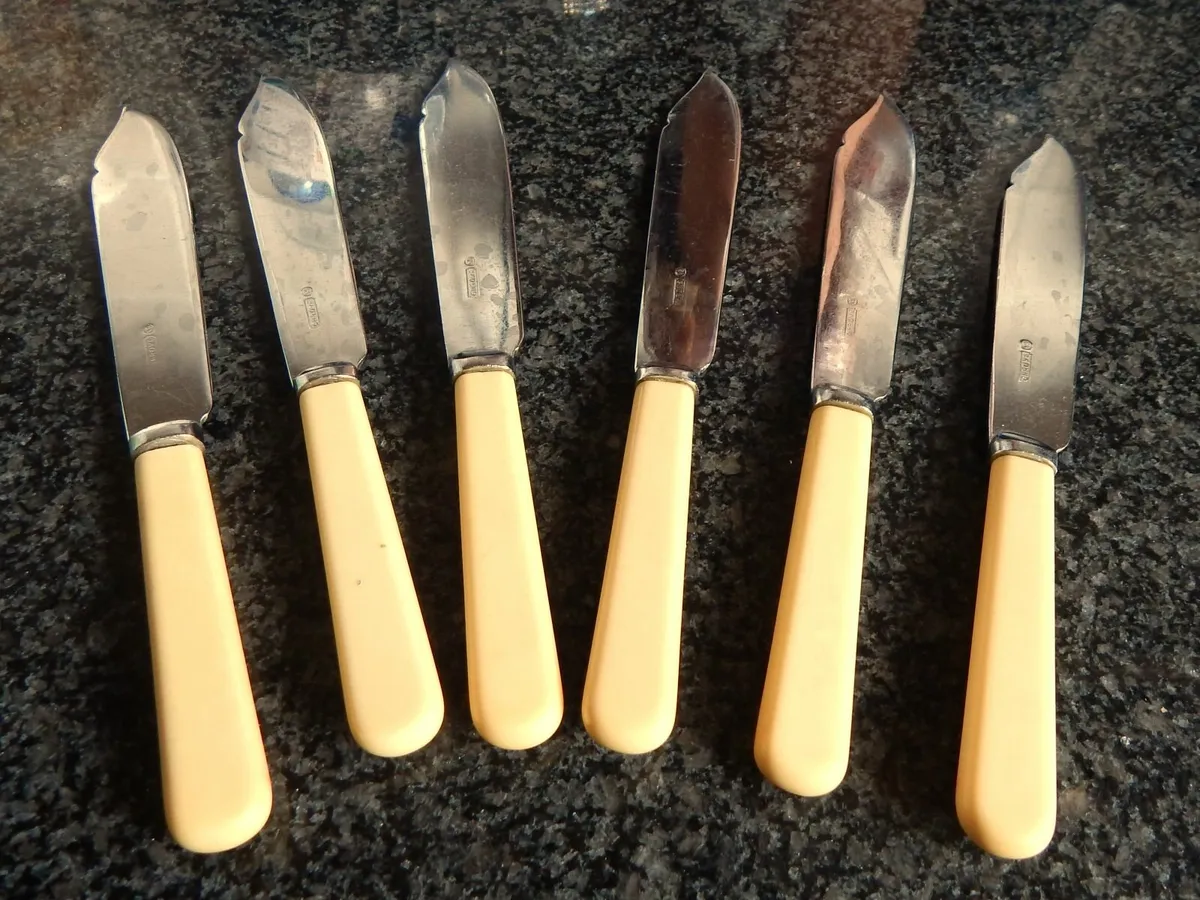 Set of 6 Vintage Fish Knives - Image 3