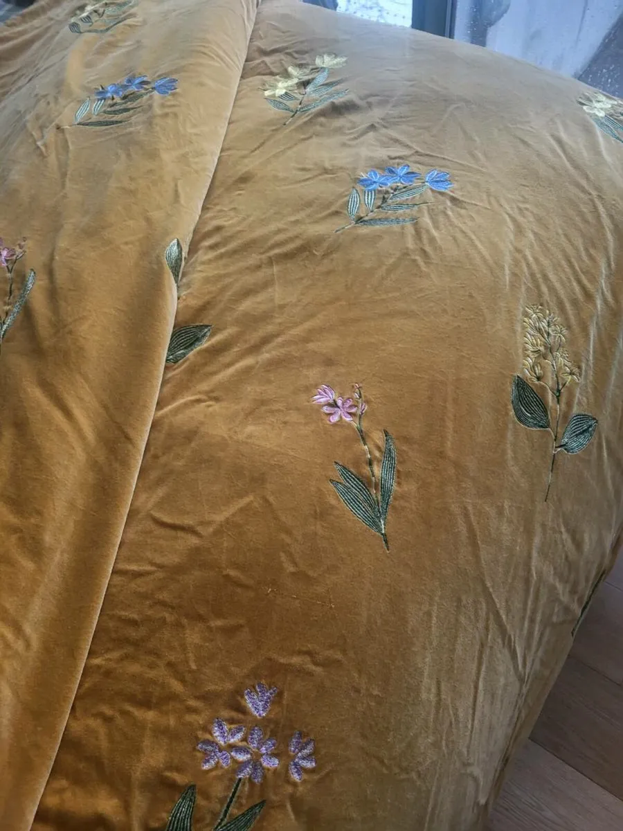 Designer bedspread - Image 1