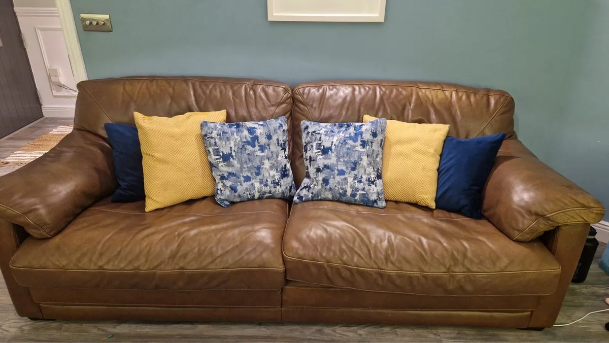 4 seater brown leather sofa - Image 1