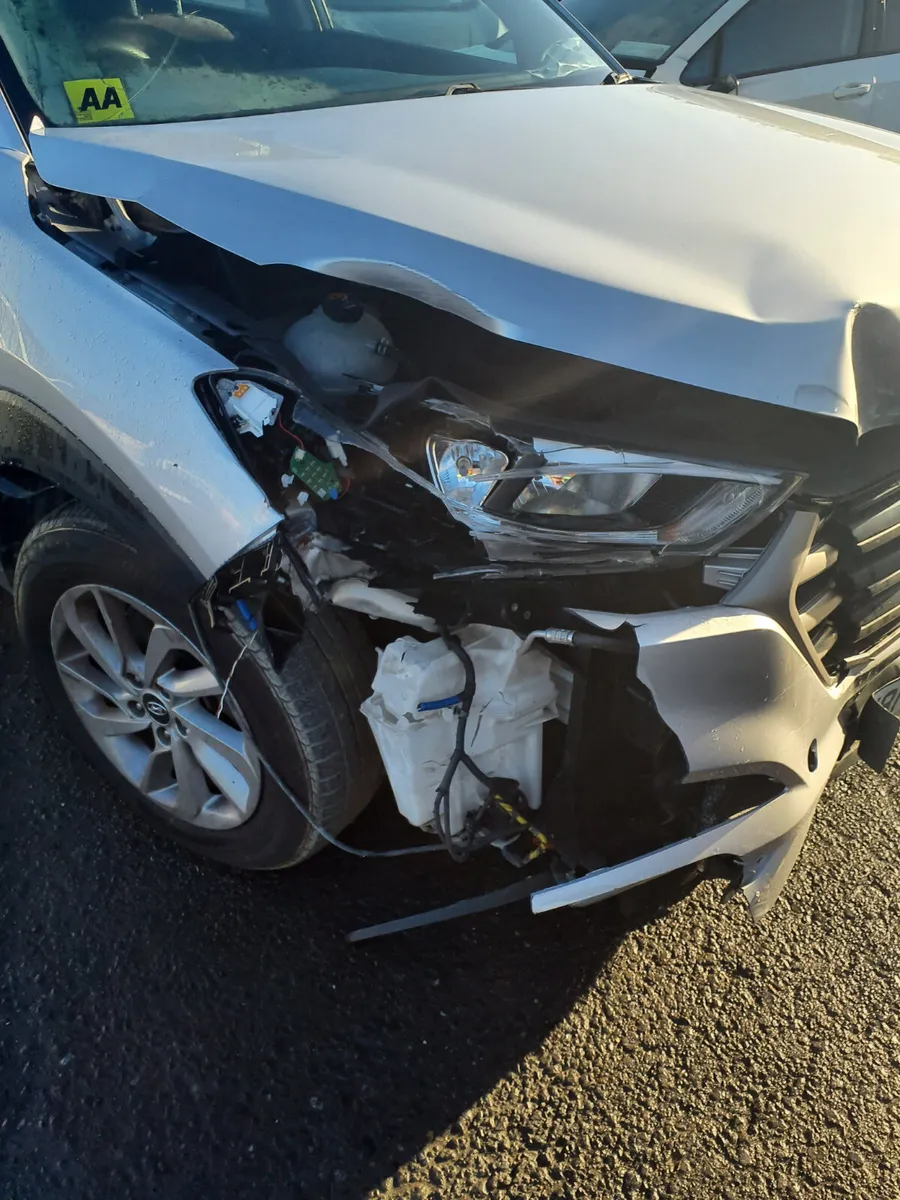 Hyundai Tucson 2018 light damage - Image 2