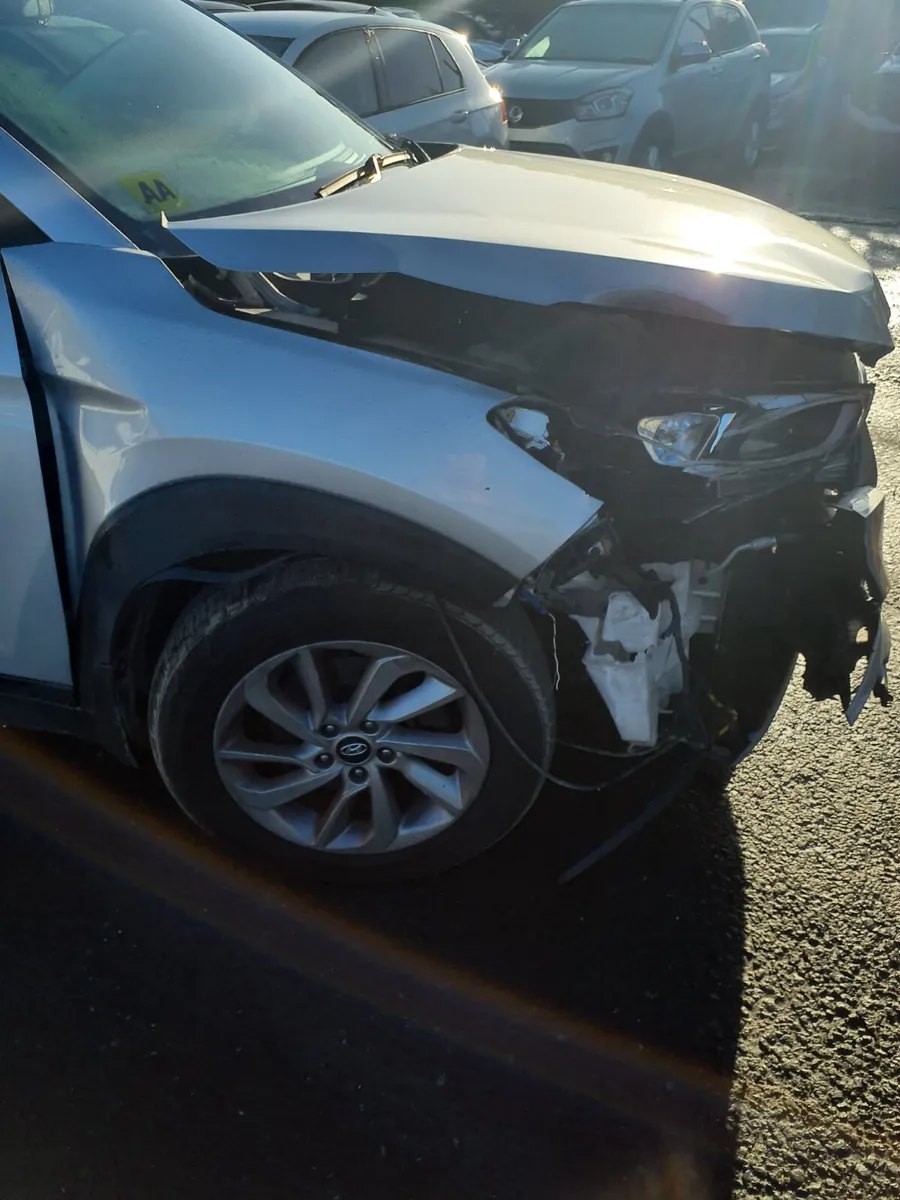 Hyundai Tucson 2018 light damage - Image 3