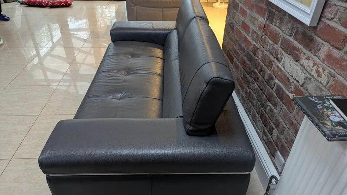 natuzzi Italian leather sofa - Image 3