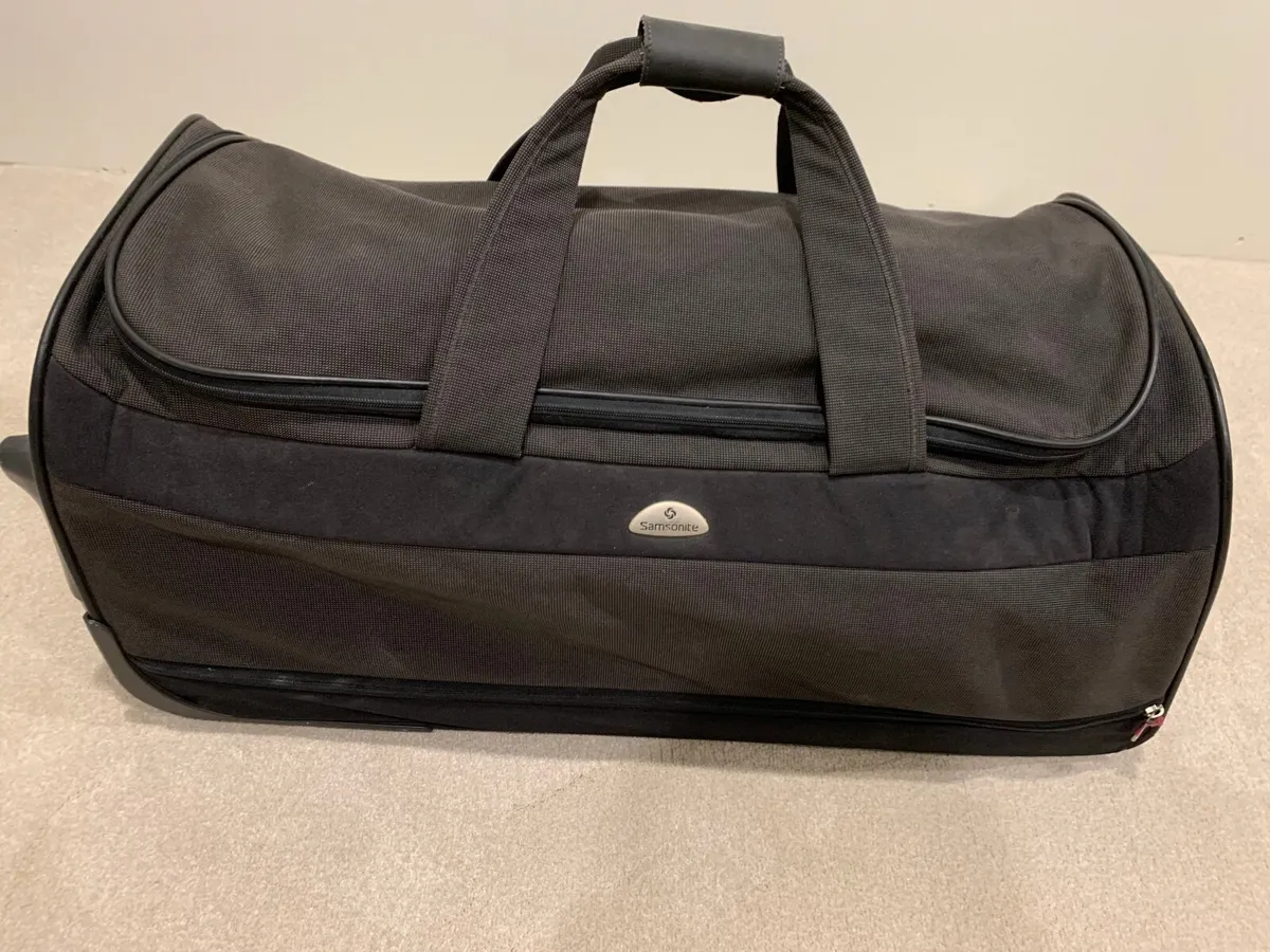 Luggage bag on wheels