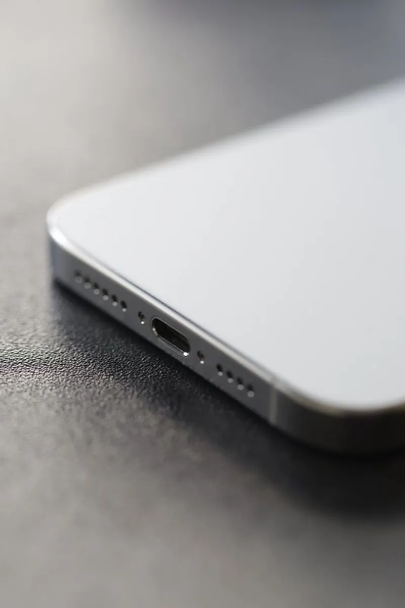 iPhone 15 Pro Max 256GB - Titanium - Excellent condition - Image 4