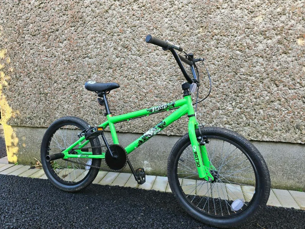 Halfords X-Rated Flair BMX Bike - Image 1
