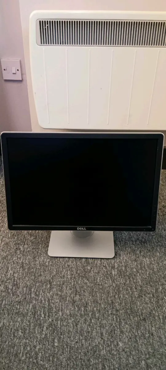 Dell pc monitor and accessories - Image 2