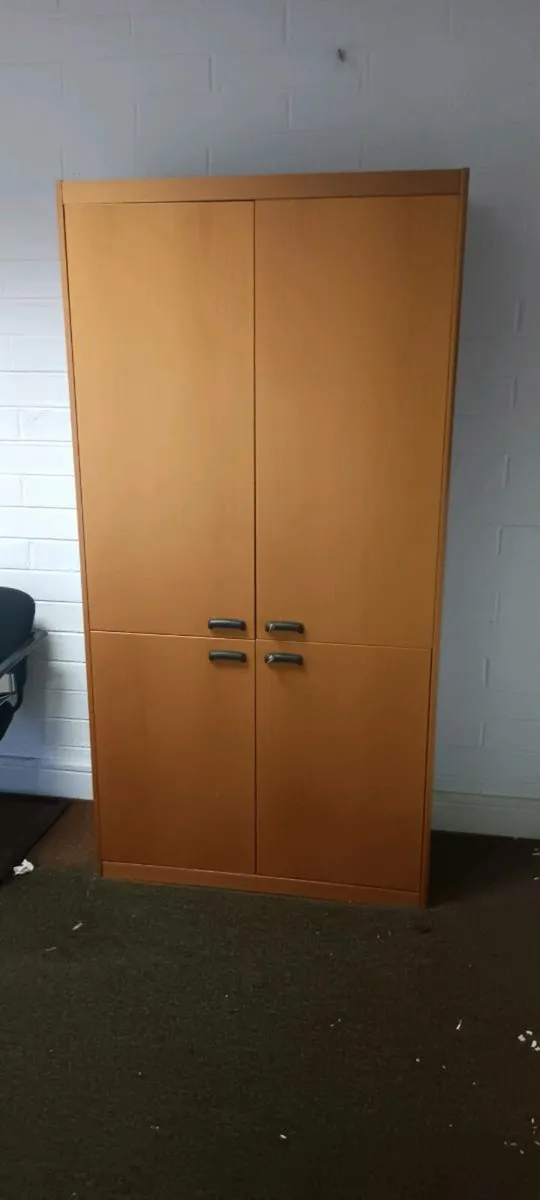 Filling cabinets - Image 1