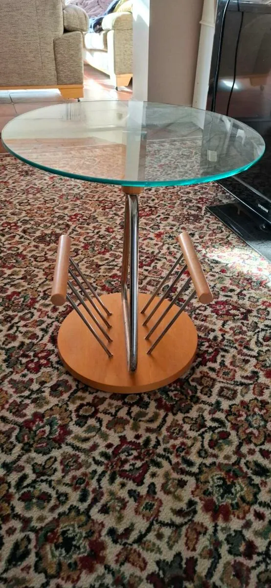Tempered glass side table with magazine rack - Image 2