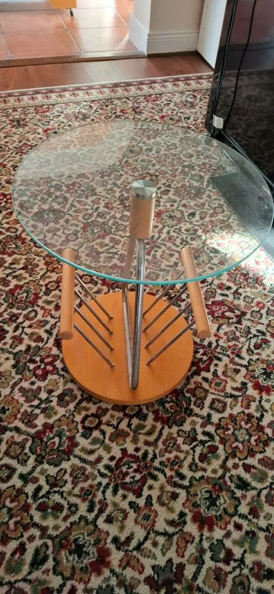 Tempered glass side table with magazine rack - Image 3