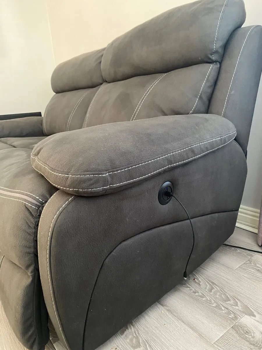 Leather recliner Couch - Image 2