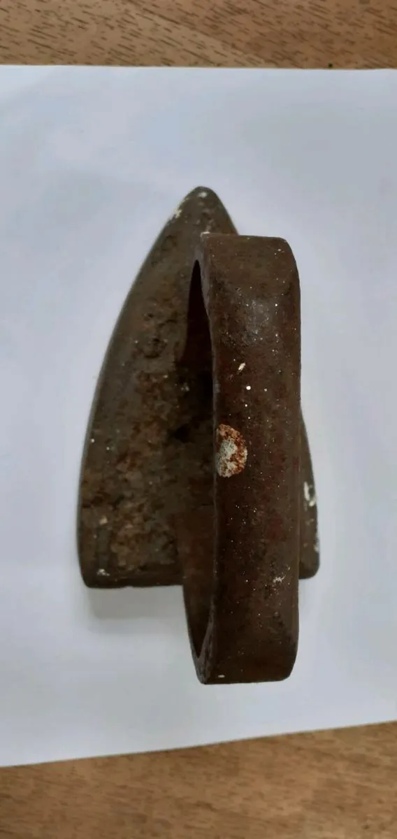 Antique iron - Image 1
