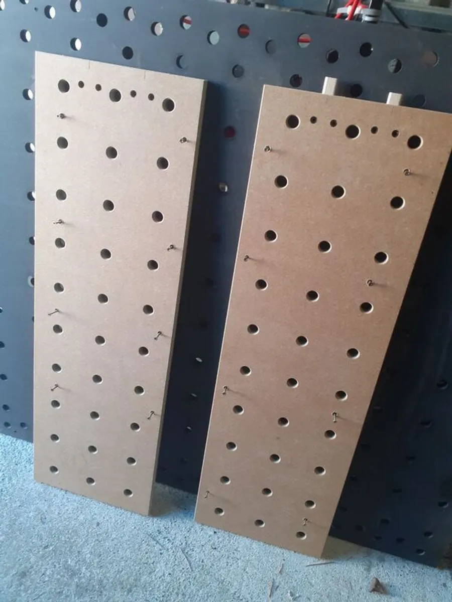 Benchdog 20mm dog hole table top with tool holder for clamping and perfect angle cutting. - Image 4